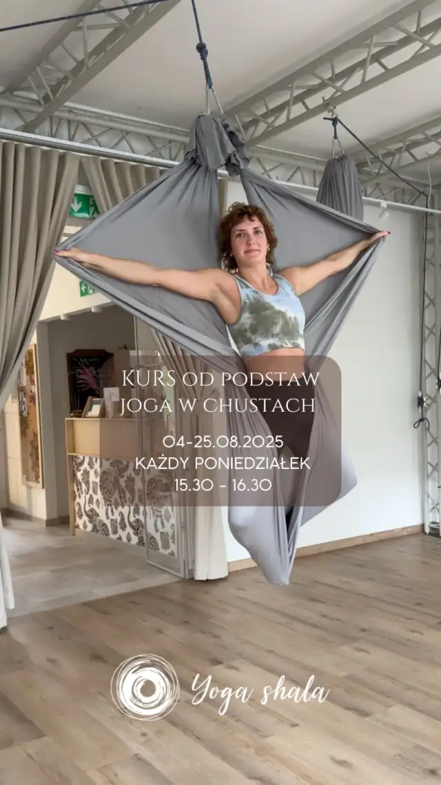 Zacznij przygodę z ✨ jogą w chustach! 🤸‍♀️✨
To unikalne połączenie jogi, pilatesu, akrobatyki i tańca w powietrzu.

📅 4 spotkania 
Poniedziałki 15:30-16:30
4-25 sierpnia 

Co zyskasz? 
✅ Poprawę równowagi i postawy
✅  Wzmocnienie i rozciągnięcie ciała
✅  Odciążenie kręgosłupa
✅  Fantastyczną zabawę i odskocznię od rutyny!

🔗 Zapisz się: Link w bio ☝🏼#yogashalabialystok #jogabialystok #jogawchustachbialystok #białystok